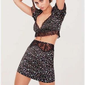 FOR LOVE & LEMONS BLACK LUCY LACE MINI SKIRT AND TOP SET SIZE L